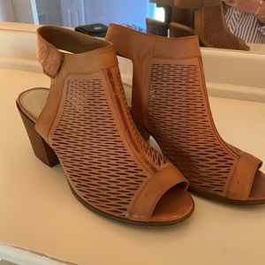 Vince Camuto leather heels
